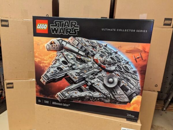 Lego Star Wars Millennium Falcon 75192 Reunion Island - Image 3