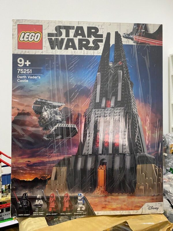 LEGO Star Wars Darth Vader’s Castle (75251) - Image 3