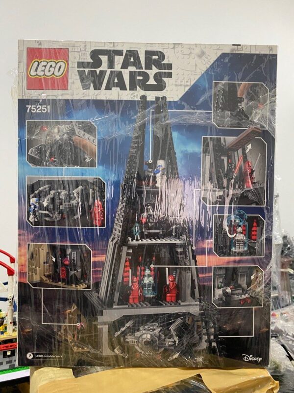 LEGO Star Wars Darth Vader’s Castle (75251) - Image 4