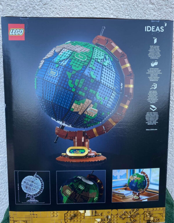 LEGO Globe (Set 21332) - Image 2